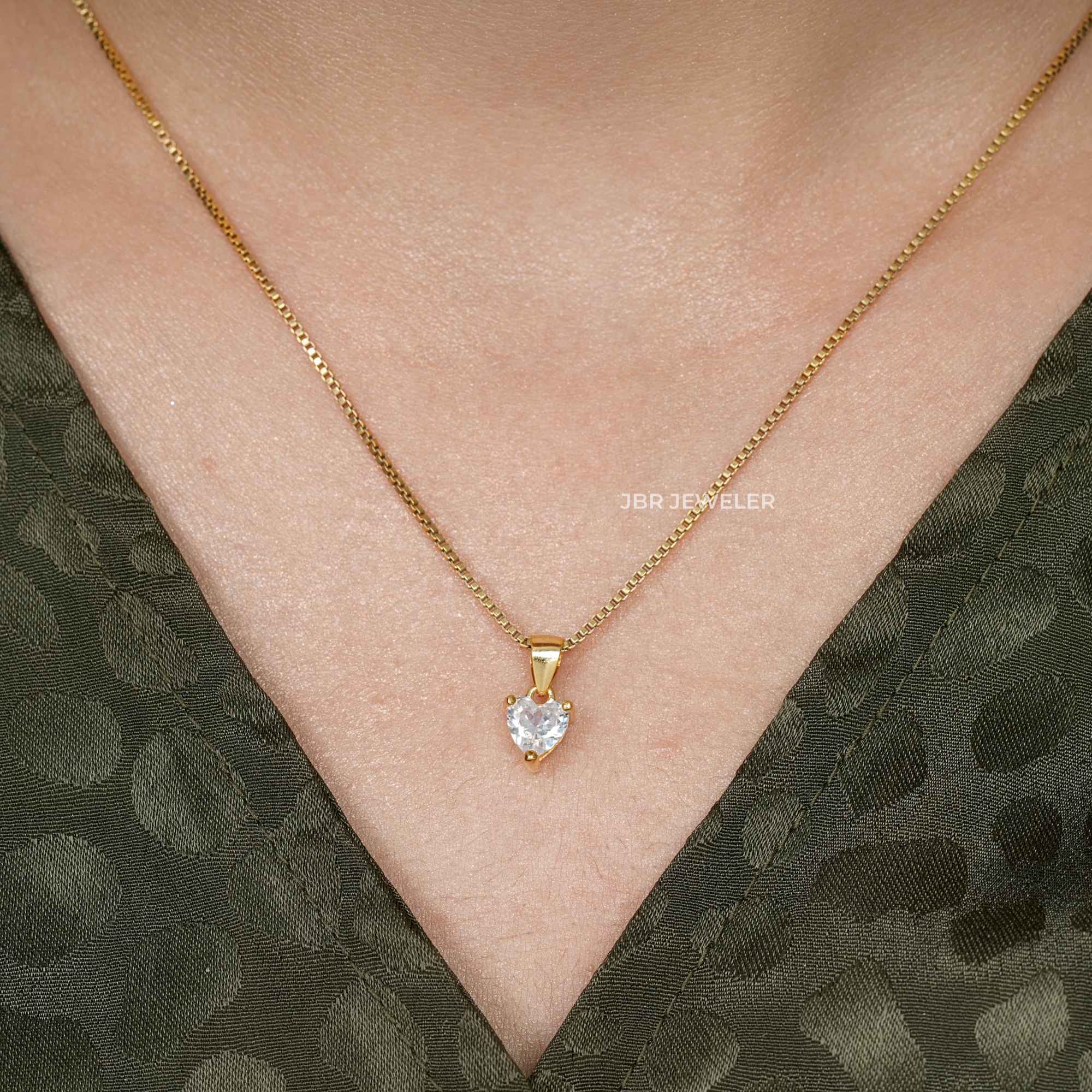 14k gold heart solitaire lab grown diamond pendant necklace, three-quarter view showing fine craftsmanship