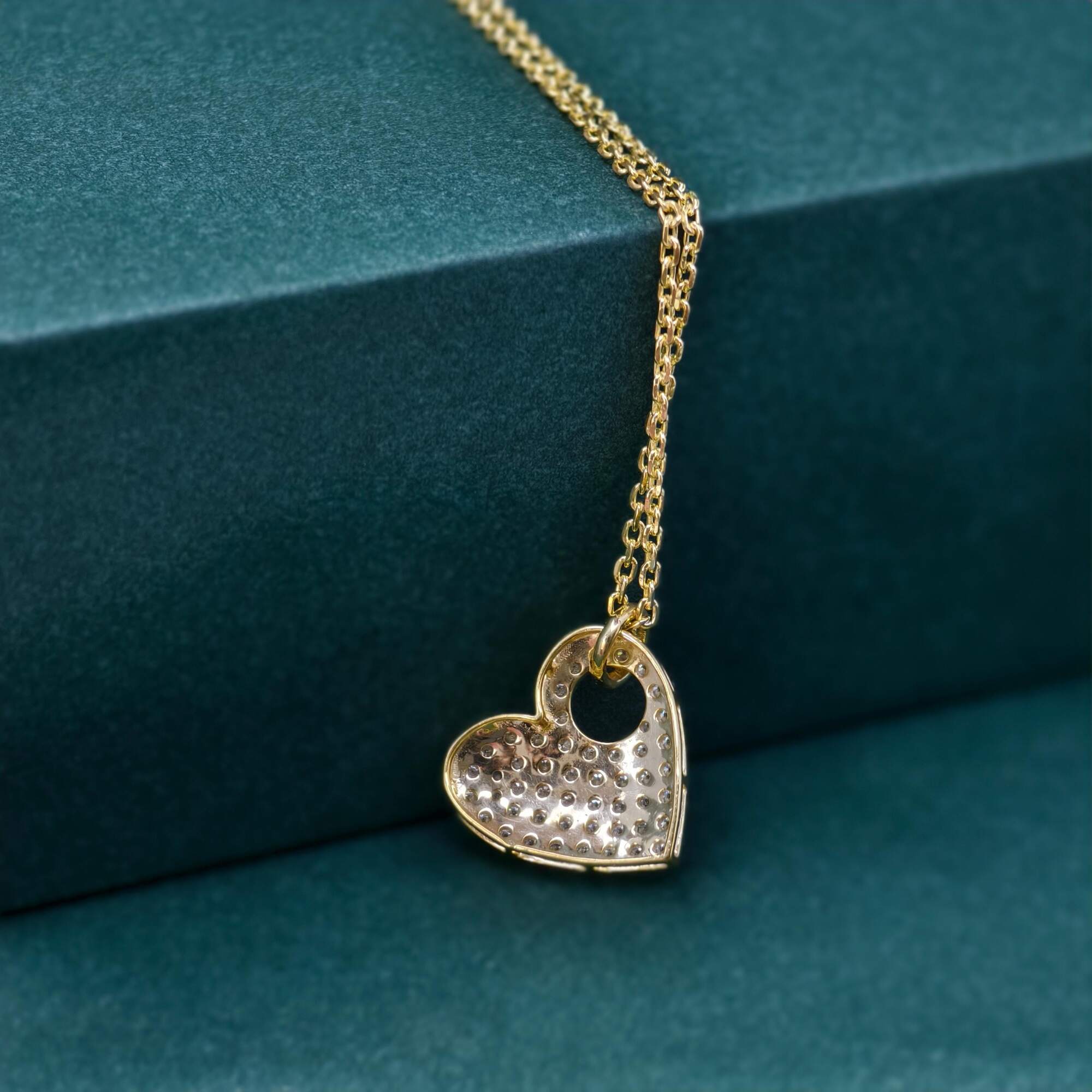 14k gold heart minimalist lab grown diamond pendant necklace, sparkle detail shot showing fine craftsmanship